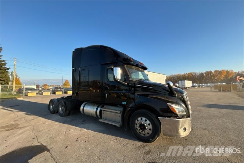 Freightliner Cascadia 126 6x4 T/A Sleeper Truck Tractor Tegljači