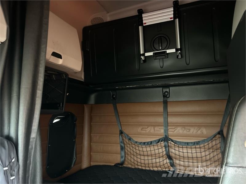 Freightliner Cascadia 126 6x4 T/A Sleeper Truck Tractor Cavalos mecânicos