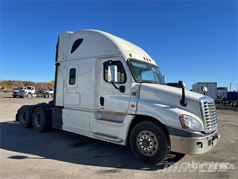 Freightliner Cascadia 125 6x4 T/A Sleeper Truck Tractor Sattelzugmaschinen