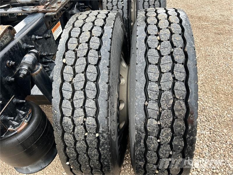 Freightliner Cascadia 126 وحدات الجر