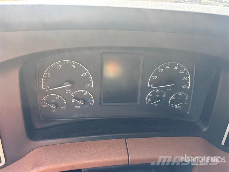 Freightliner Cascadia 126 6x4 T/A Sleeper Truck Tractor Vilcēji