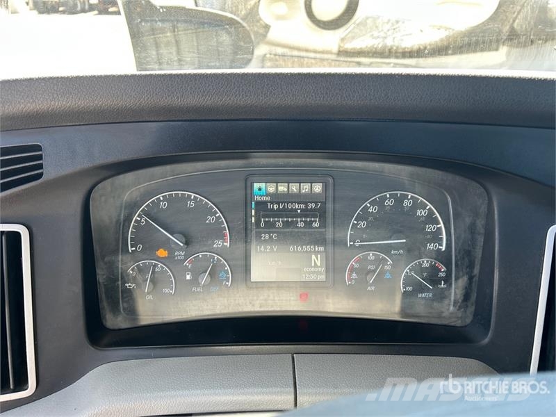 Freightliner Cascadia 126 Tractor Units
