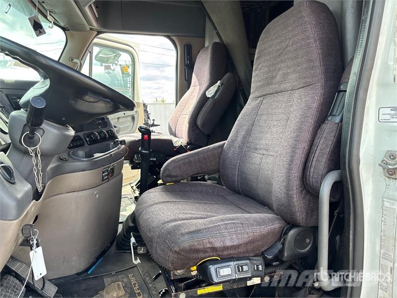 Freightliner Cascadia 125 6x4 T/A Sleeper Truck Tractor Trekkvogner