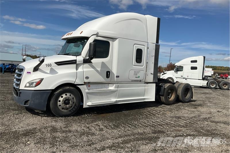 Freightliner Cascadia 126 6x4 T/A Sleeper Truck Tractor Vlačilci