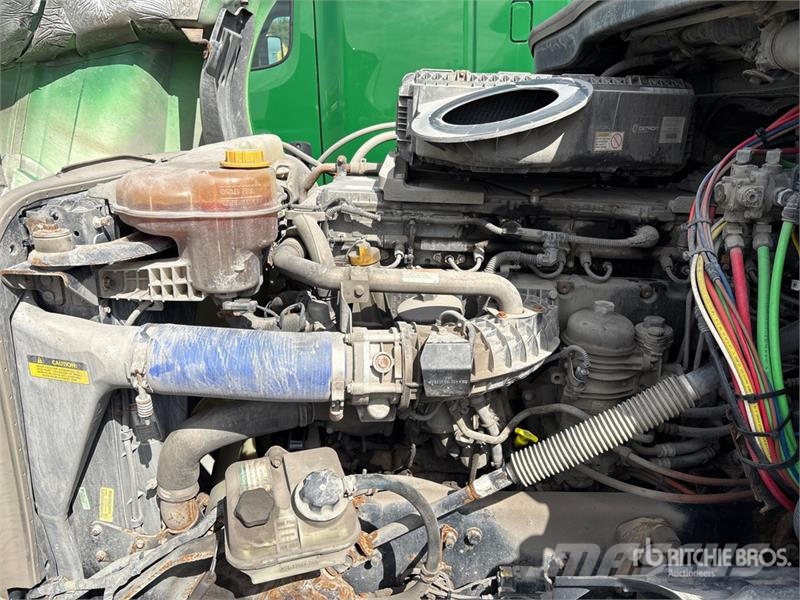 Freightliner Cascadia 126 6x4 T/A Sleeper Truck Tractor Тягачі