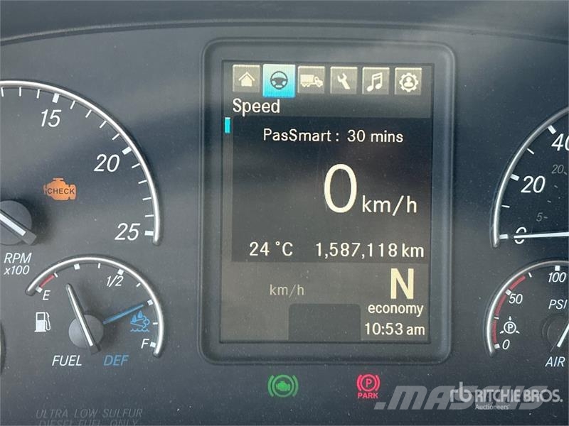 Freightliner Cascadia 126 6x4 T/A Sleeper Truck Tractor Vilcēji