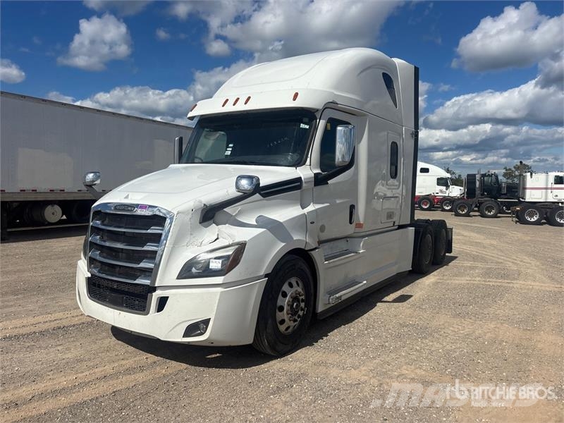 Freightliner Cascadia 126 6x4 T/A Sleeper Truck Tractor Vilcēji