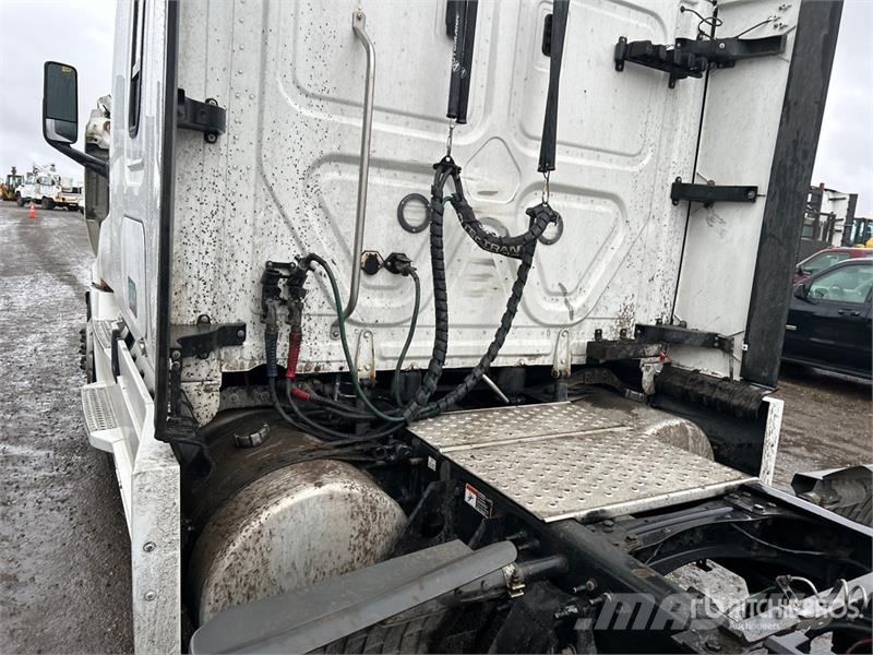 Freightliner Cascadia 126 Truck Tractor Units