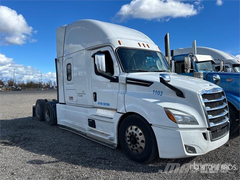 Freightliner Cascadia 126 6x4 T/A Sleeper Truck Tractor Cabezas tractoras