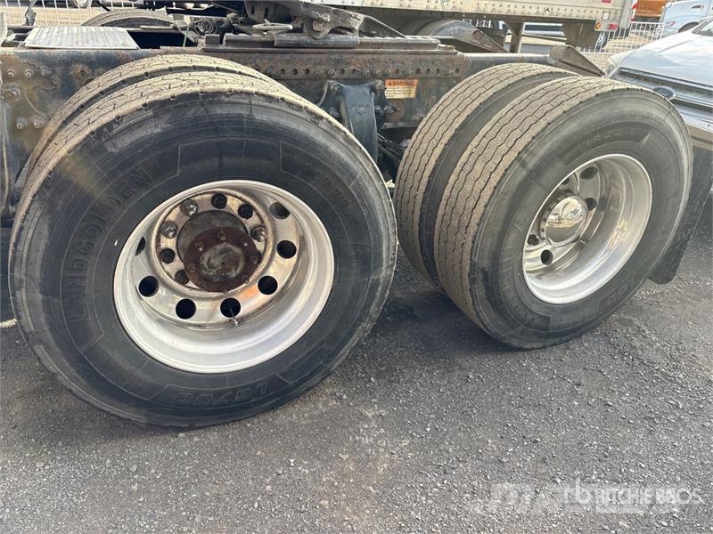 Freightliner Cascadia 126 6x4 T/A Sleeper Truck Tractor Tegljači