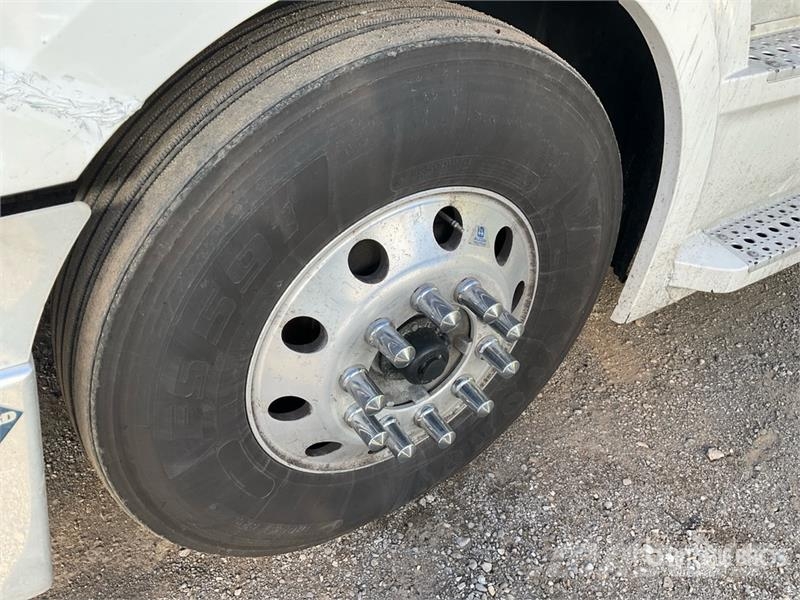 Freightliner Cascadia 126 6x4 T/A Sleeper Truck Tractor وحدات الجر