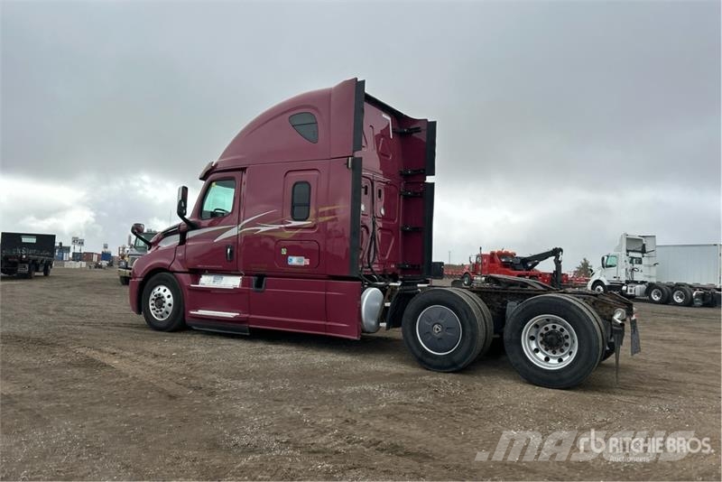 Freightliner Cascadia 126 6x4 T/A Sleeper Truck Tractor Cavalos mecânicos