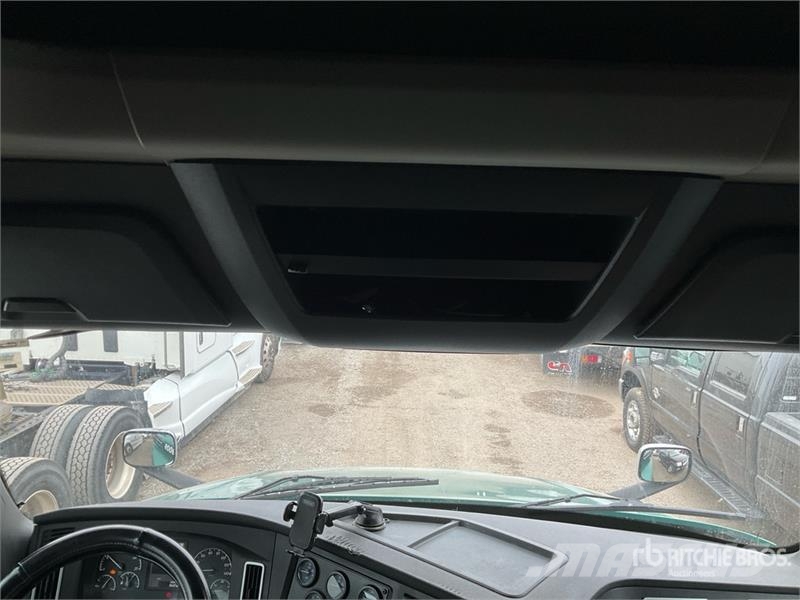 Freightliner Cascadia 126 6x4 T/A Sleeper Truck Tractor Motrici e Trattori Stradali