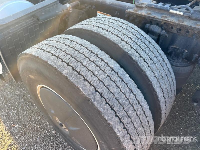 Freightliner Cascadia 126 وحدات الجر