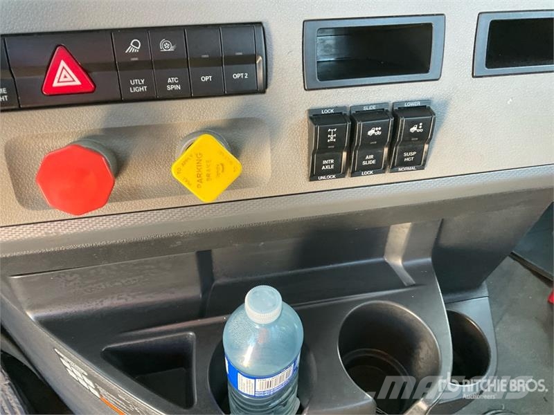 Freightliner Cascadia 126 وحدات الجر
