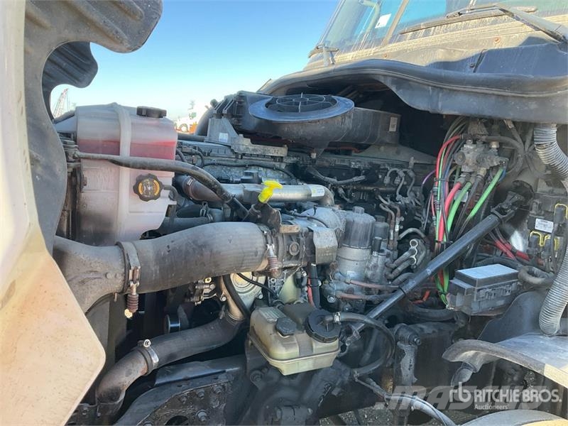 Freightliner Cascadia 125 6x4 T/A Sleeper Truck Tractor Sattelzugmaschinen