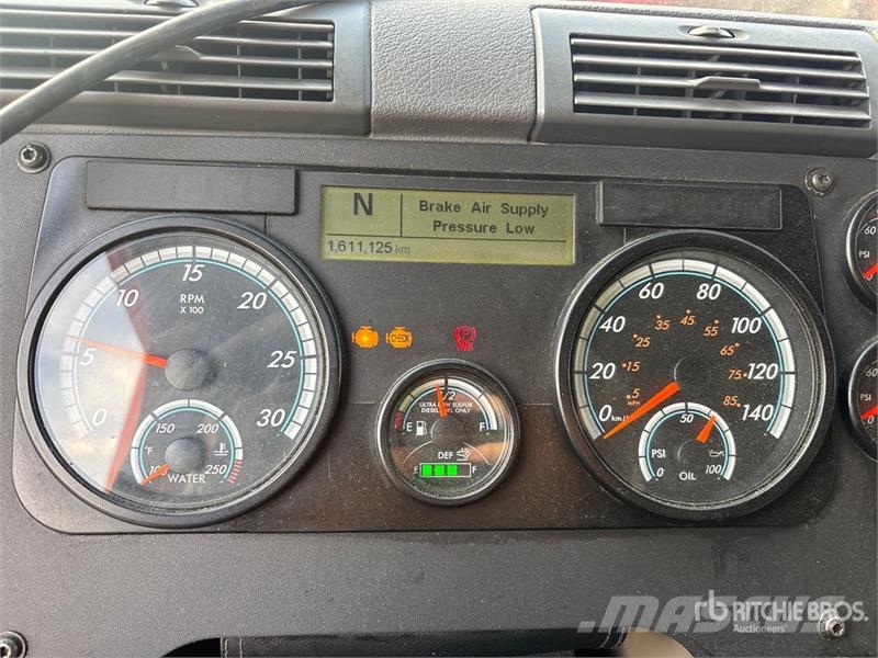 Freightliner Cascadia 125 6x4 T/A Sleeper Truck Tractor Tegljači
