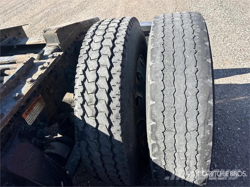 Freightliner Cascadia 126 6x4 T/A Sleeper Truck Tractor Седельные тягачи