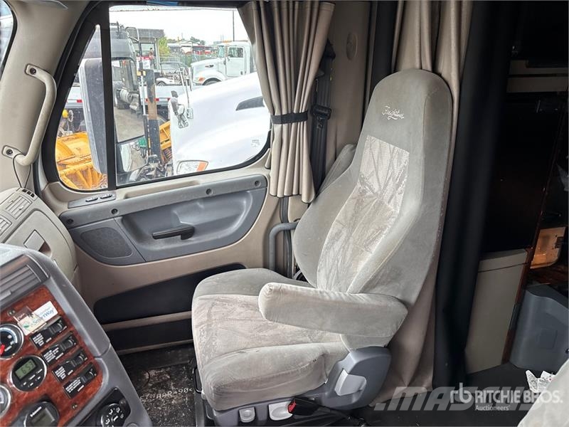Freightliner Cascadia 125 6x4 T/A Sleeper Truck Tractor Prime Movers