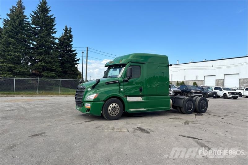 Freightliner Cascadia 126 6x4 T/A Sleeper Truck Tractor Тягачі