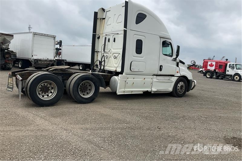 Freightliner Cascadia 126 6x4 T/A Sleeper Truck Tractor Motrici e Trattori Stradali