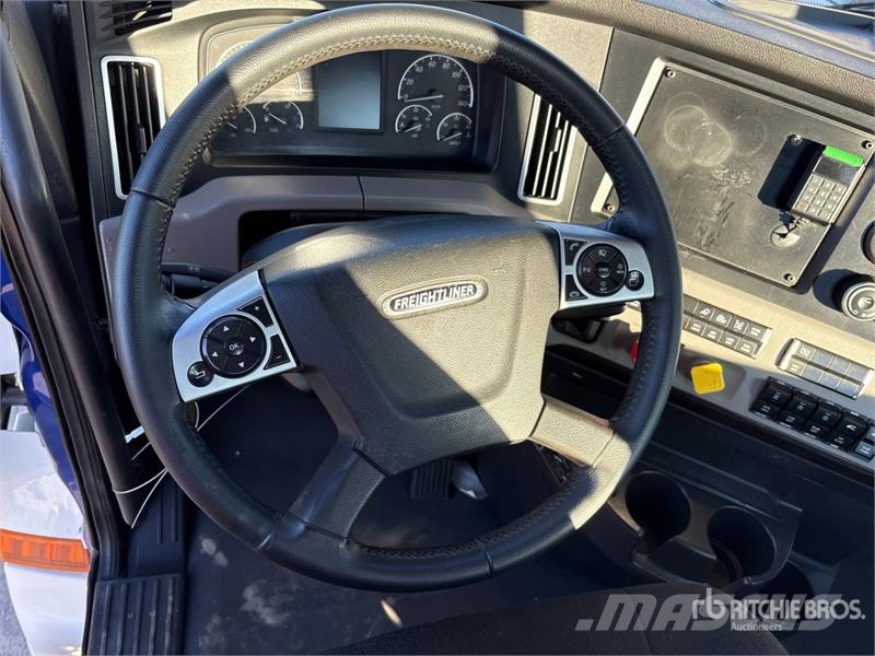 Freightliner Cascadia 126 Sadulveokid