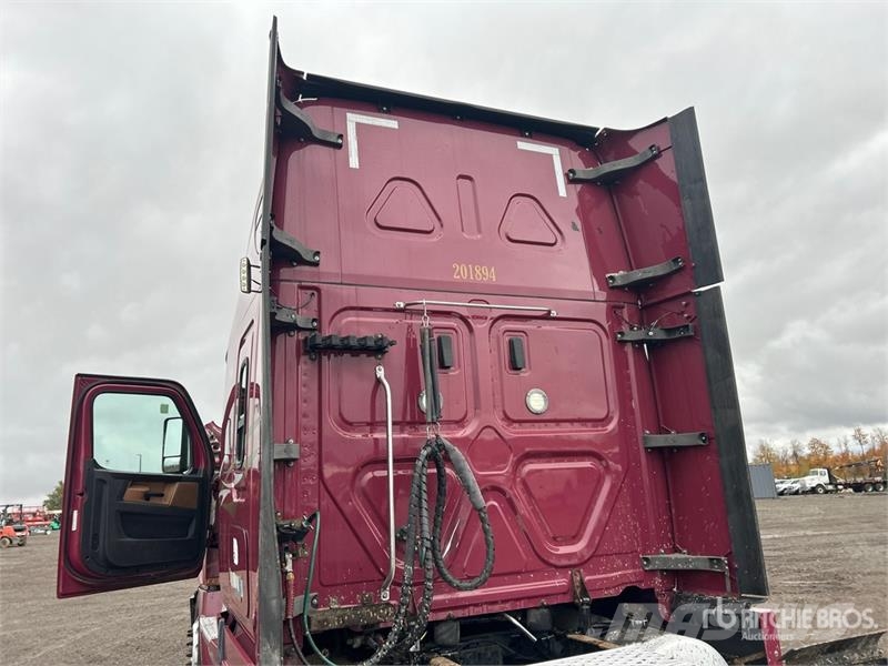 Freightliner Cascadia 126 6x4 T/A Sleeper Truck Tractor Cavalos mecânicos