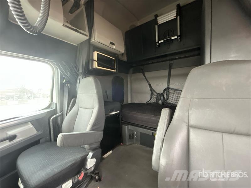 Freightliner Cascadia 126 6x4 T/A Sleeper Truck Tractor Motrici e Trattori Stradali