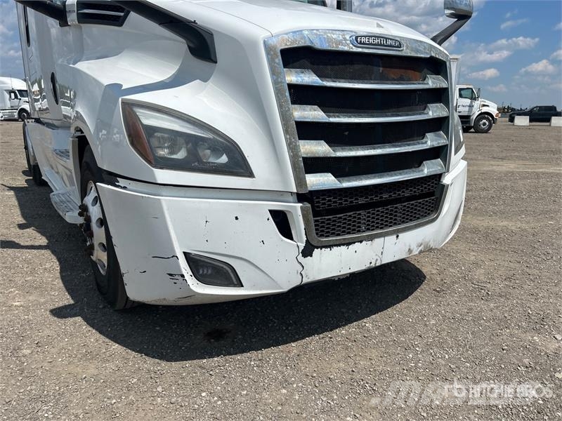 Freightliner Cascadia 126 6x4 T/A Sleeper Truck Tractor Motrici e Trattori Stradali