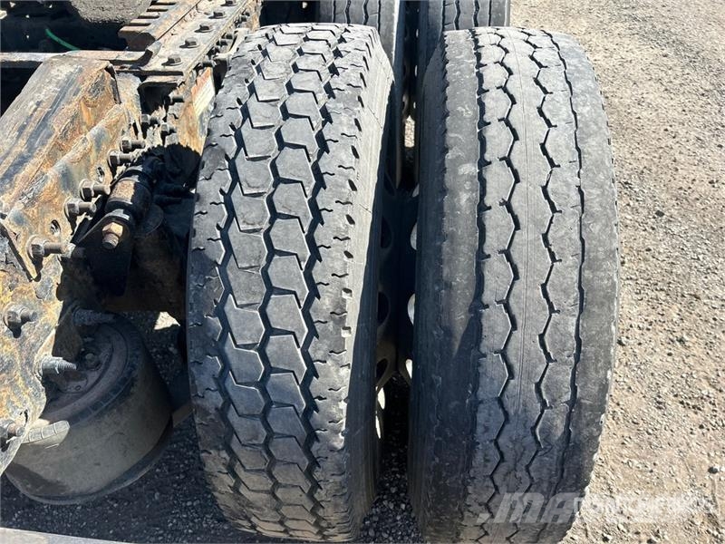 Freightliner Cascadia 126 6x4 T/A Sleeper Truck Tractor Седельные тягачи