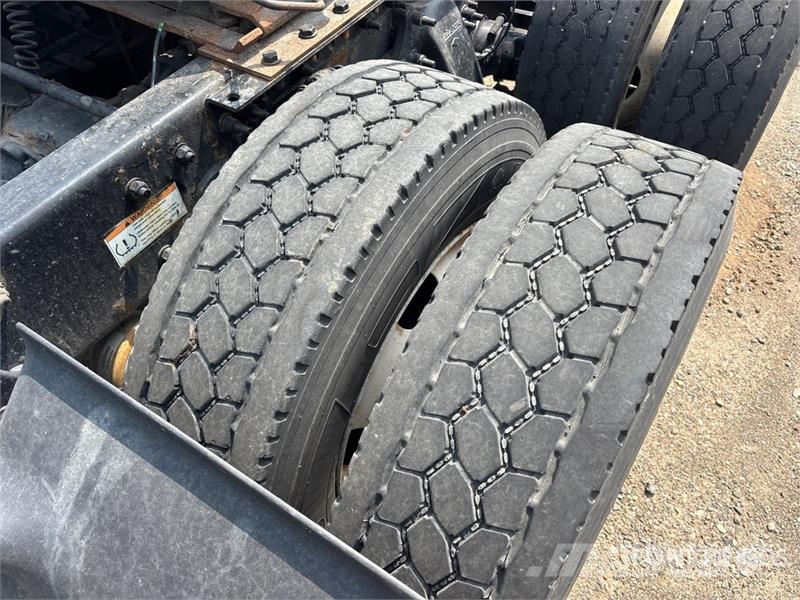 Freightliner Cascadia 126 6x4 T/A Sleeper Truck Tractor (Inoper Autotractoare