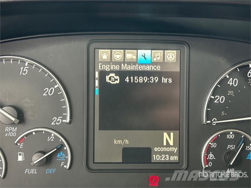Freightliner Cascadia 126 6x4 T/A Sleeper Truck Tractor Cavalos mecânicos