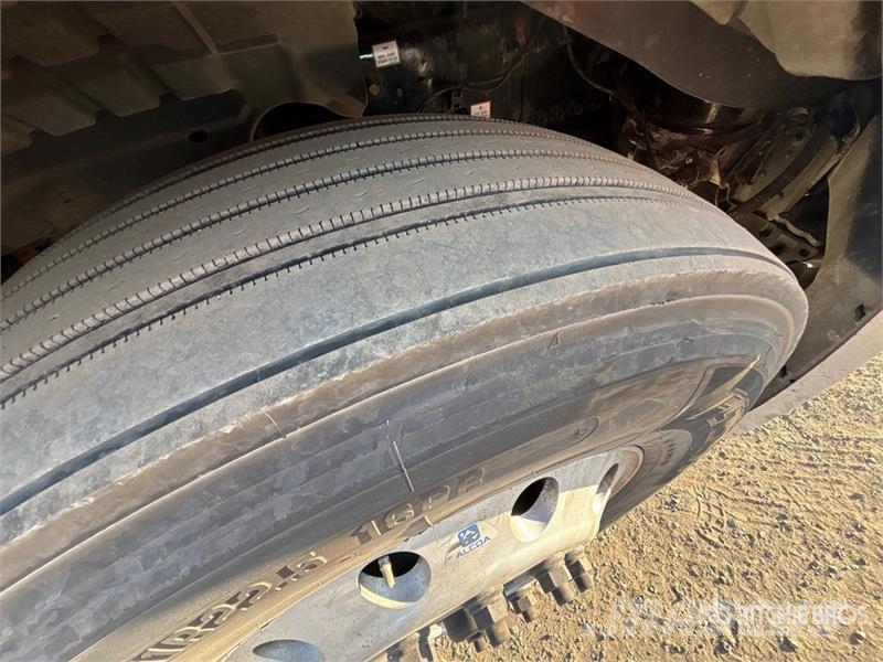Freightliner Cascadia 126 6x4 T/A Sleeper Truck Tractor Седельные тягачи