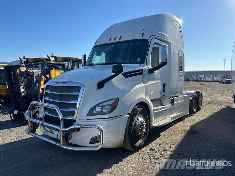 Freightliner Cascadia 126 6x4 T/A Sleeper Truck Tractor (Inoper Тягачі