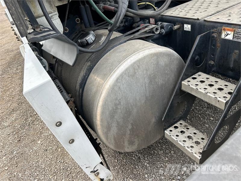 Freightliner Cascadia 126 6x4 T/A Sleeper Truck Tractor Tractor Units