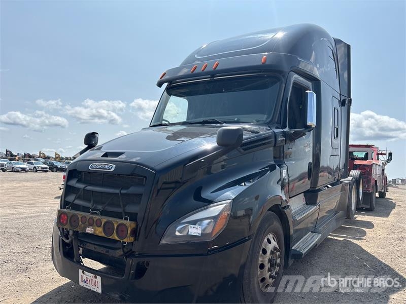 Freightliner Cascadia 126 6x4 T/A Sleeper Truck Tractor (Inoper Tegljači