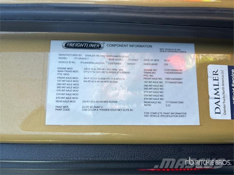 Freightliner Cascadia 126 6x4 T/A Sleeper Truck Tractor 牵引车