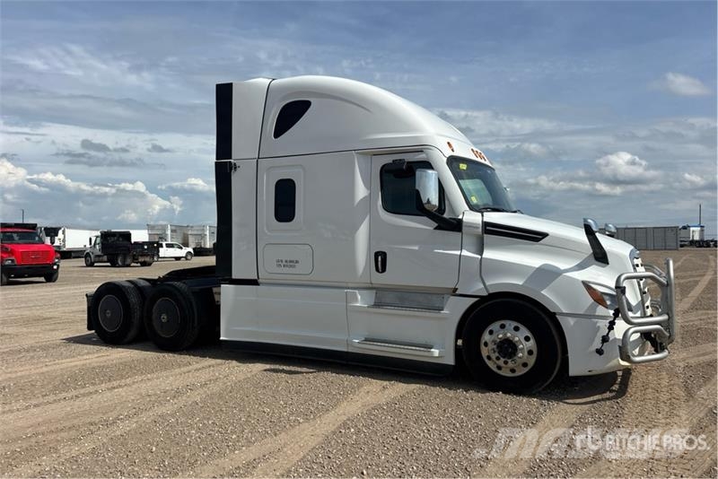 Freightliner Cascadia 126 6x4 T/A Sleeper Truck Tractor Тягачі