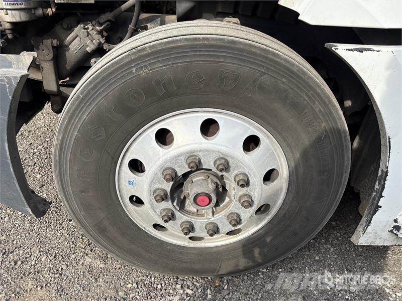 Freightliner Cascadia 126 6x4 T/A Sleeper Truck Tractor Sattelzugmaschinen