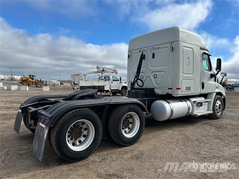Freightliner Cascadia 113 Trekkers