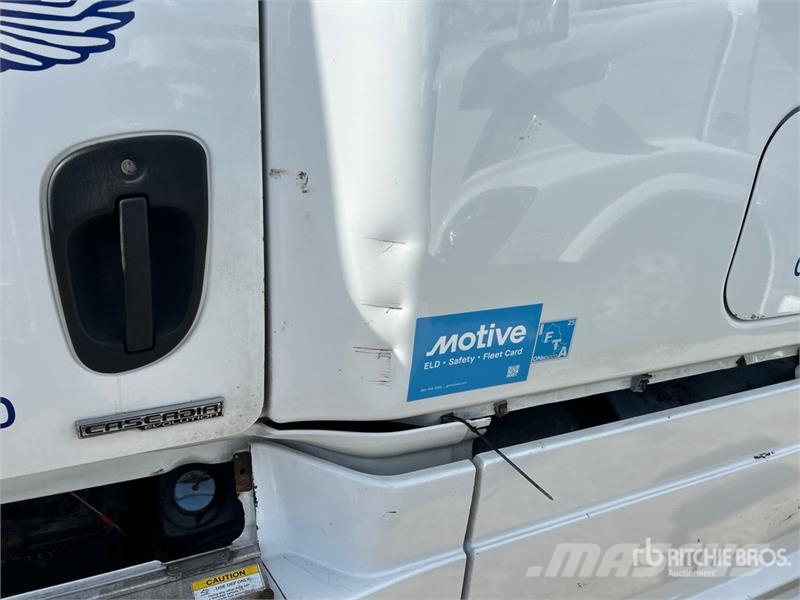 Freightliner Cascadia 125 6x4 T/A Sleeper Truck Tractor (Inoper Sattelzugmaschinen