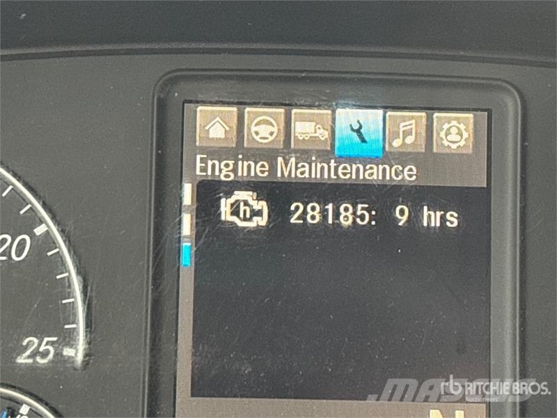 Freightliner Cascadia 126 6x4 T/A Sleeper Truck Tractor Тягачі