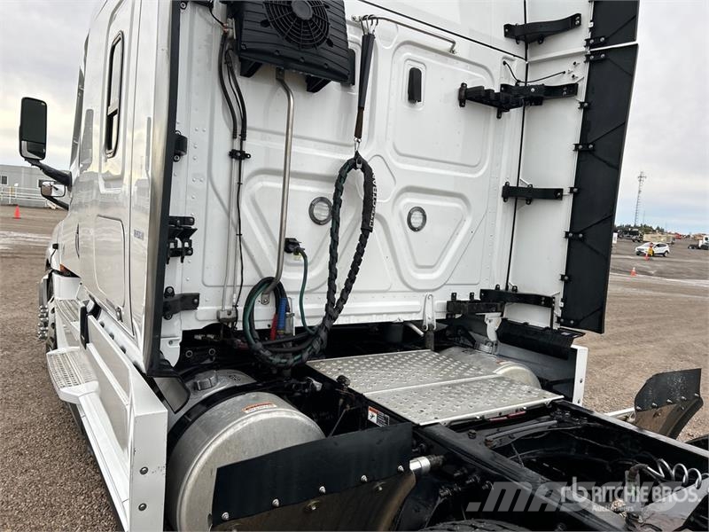 Freightliner Cascadia 126 وحدات الجر