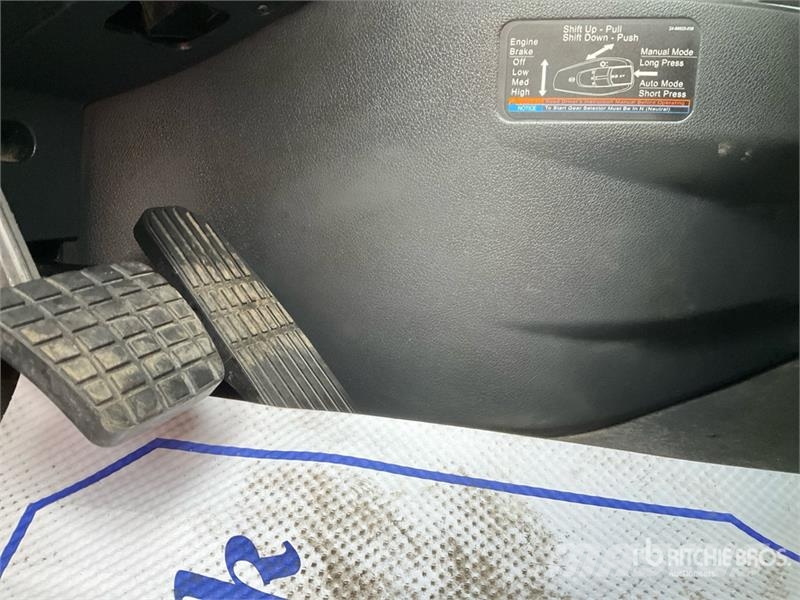 Freightliner Cascadia 126 6x4 T/A Sleeper Truck Tractor وحدات الجر