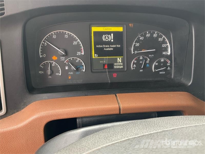 Freightliner Cascadia 126 6x4 T/A Sleeper Truck Tractor Traktorske jedinice