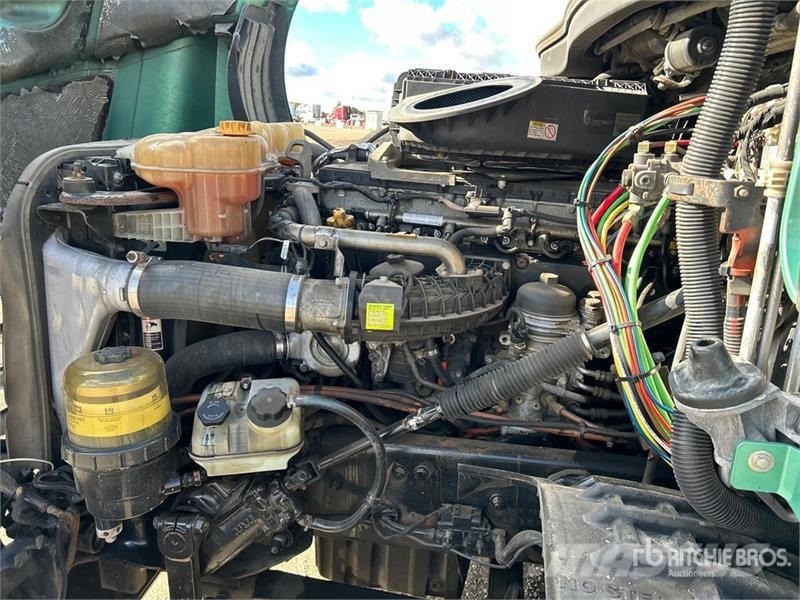 Freightliner Cascadia 126 6x4 T/A Sleeper Truck Tractor Nyergesvontatók
