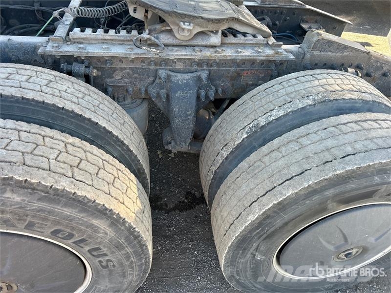 Freightliner Cascadia 126 6x4 T/A Sleeper Truck Tractor Sattelzugmaschinen
