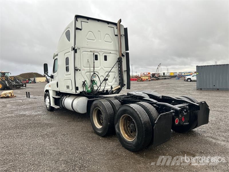 Freightliner Cascadia 125 6x4 T/A Sleeper Truck Tractor Tractores (camiões)