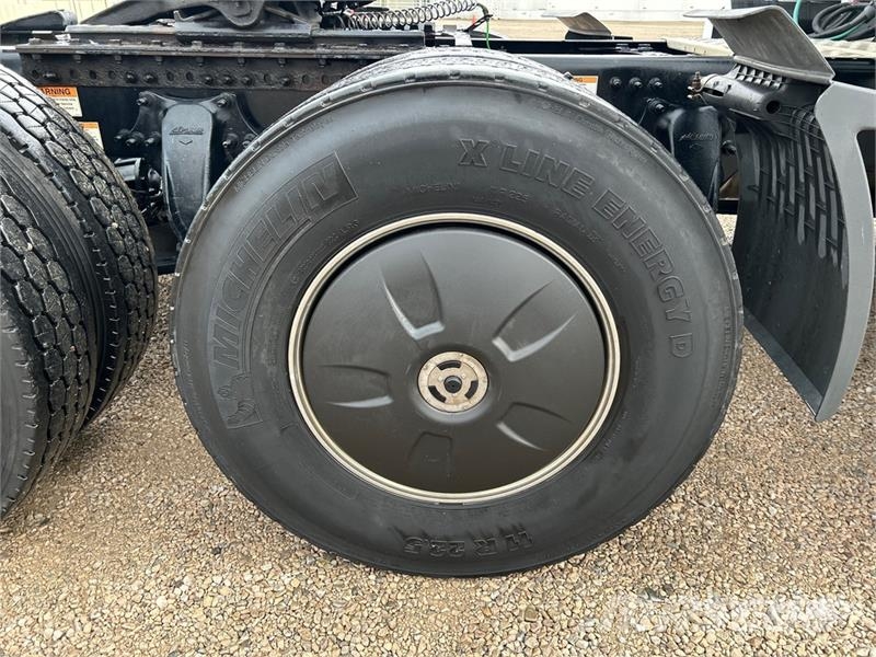 Freightliner Cascadia 126 Truck Tractor Units