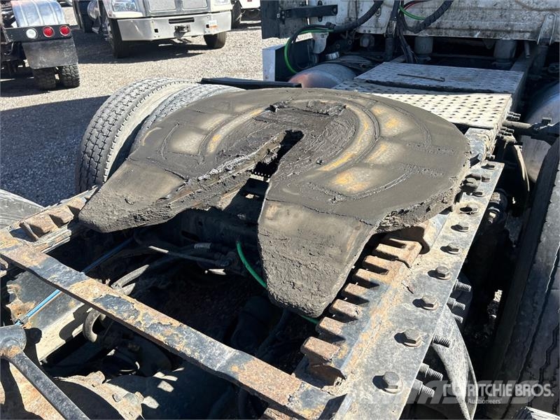 Freightliner Cascadia 126 6x4 T/A Sleeper Truck Tractor Седельные тягачи